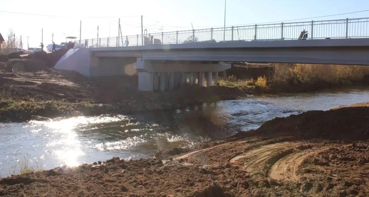 В Уве почти достроили двухполосный мост с тротуарами через реку Ува