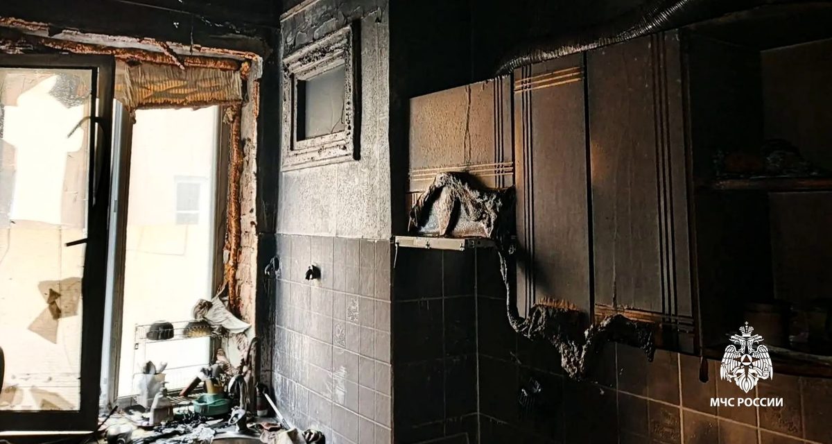 В Глазове 54-летнего мужчину вывели из квартиры, полной дыма
