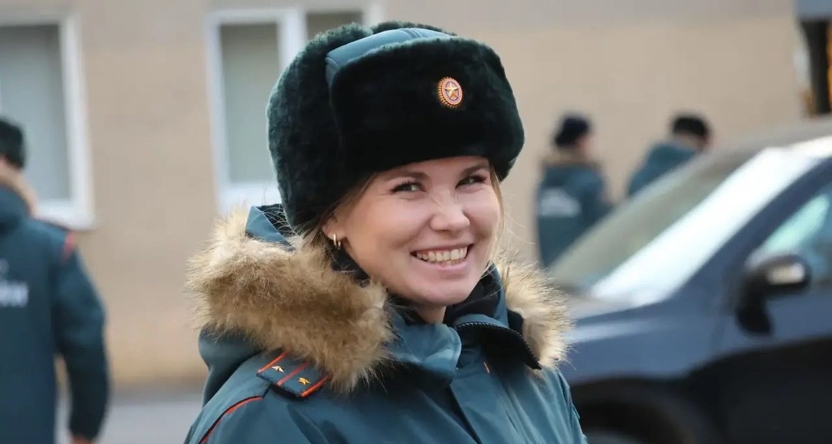 Сотрудники МЧС Удмуртии надели зимнюю форму с шапками из овчины и цветом Legion Blue